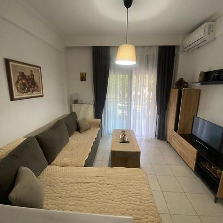 Lovely 2-Bedroom Appartement With Free Parking Agía Triás Exterior foto