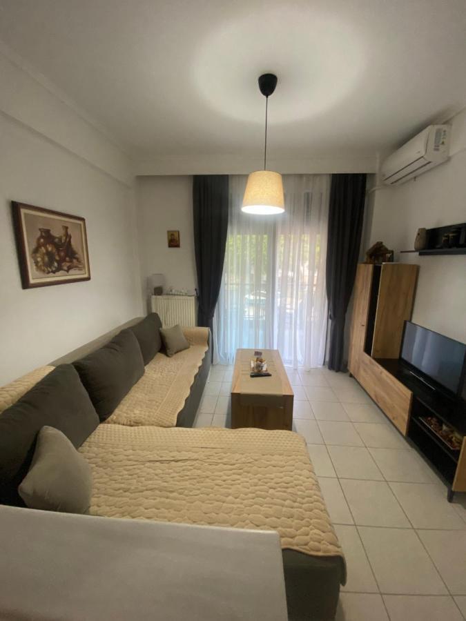 Lovely 2-Bedroom Appartement With Free Parking Agía Triás Exterior foto