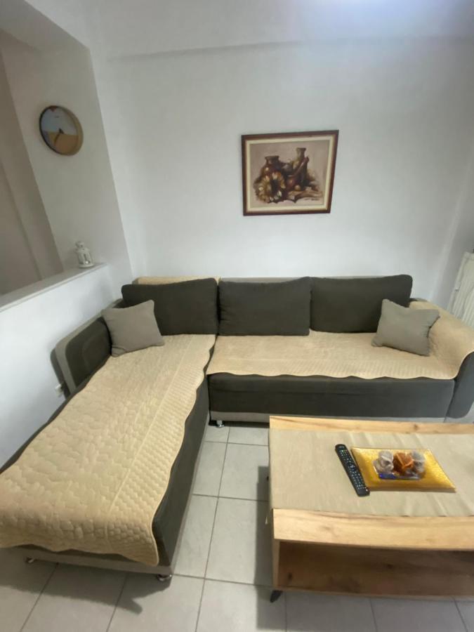 Lovely 2-Bedroom Appartement With Free Parking Agía Triás Exterior foto