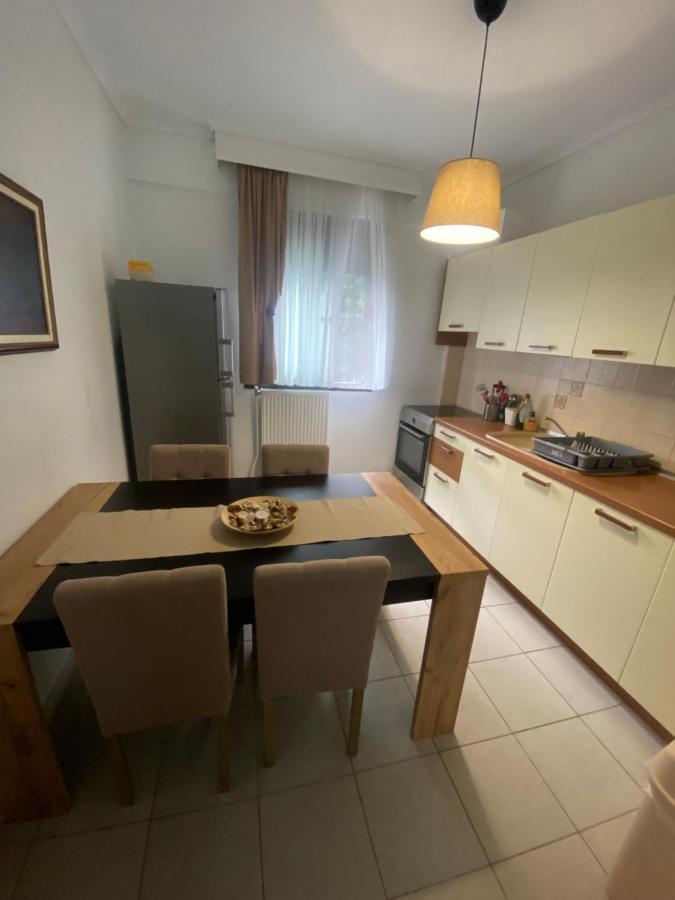 Lovely 2-Bedroom Appartement With Free Parking Agía Triás Exterior foto