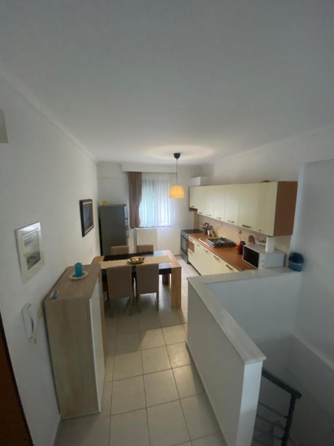 Lovely 2-Bedroom Appartement With Free Parking Agía Triás Exterior foto